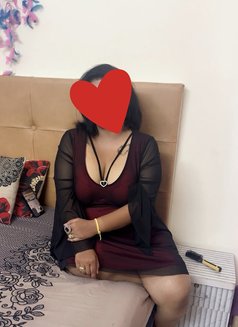 Sofiya Anal Queen - puta in Noida Photo 2 of 5