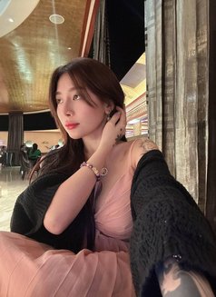 Sol - escort in Manila Photo 2 of 8