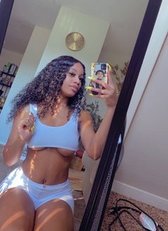 Solange - escort in Beirut Photo 1 of 8