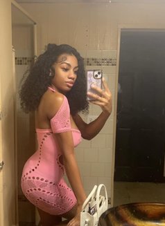 Solange - escort in Beirut Photo 5 of 8