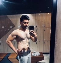 SoL (whatsapp only) - Acompañantes masculino in Dubai