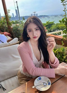 Solar Elle - Transsexual escort in Tokyo Photo 23 of 30