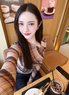 Solar Elle - Transsexual escort in Tokyo Photo 25 of 30