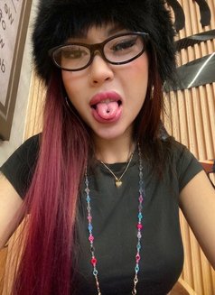 Solen So Hot - Transsexual escort in Manila Photo 8 of 10
