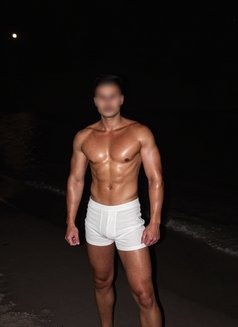 Solomon - Male escort in Tokyo Photo 2 of 5