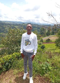 Solomon Mwangi - masseur in Nairobi Photo 1 of 2