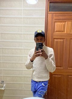 Solomon Mwangi - masseur in Nairobi Photo 2 of 2