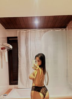 Som Patong Prostitution - masseuse in Phuket Photo 5 of 9