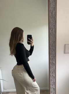 Somia - puta in Okayama Photo 1 of 2