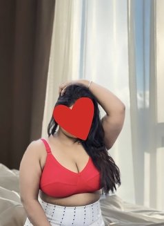 Somika Cam and Real Meet - escort in New Delhi Photo 5 of 8