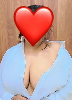 Somika Cam and Real Meet - escort in Gurgaon Photo 9 of 11