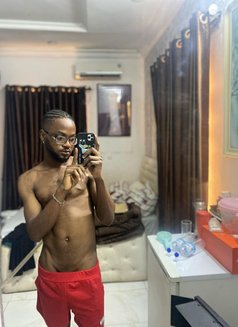 Somto - masseur in Lagos, Nigeria Photo 1 of 5