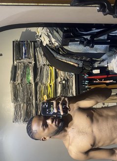 Somto - masseur in Lagos, Nigeria Photo 4 of 5