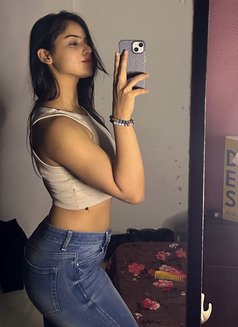 Somya College Student - puta in Dubai Photo 1 of 4