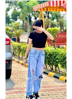 Somya - Acompañante in Chandigarh Photo 2 of 2