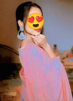 Riya Mehra - puta in Hyderabad Photo 4 of 4