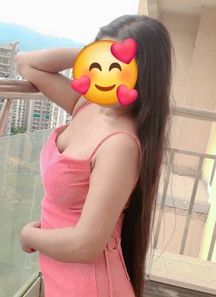 Somya - Intérprete de adultos in Noida Photo 1 of 2