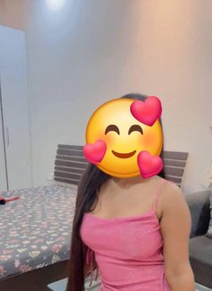 Somya - Intérprete de adultos in Noida Photo 2 of 2