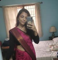 Sonali Cam Real Meet ❤ - puta in Pune Photo 2 of 10