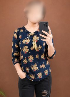 Hot Girl GF experience meet & cam - escort in Hyderabad Photo 1 of 4
