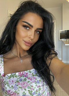 Sona - escort in Abu Dhabi Photo 6 of 7