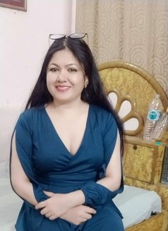 Sonakshi - escort in New Delhi Photo 1 of 1