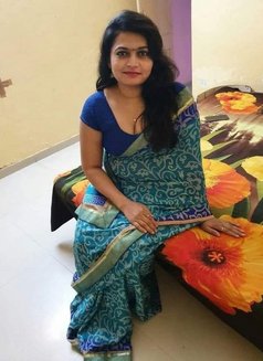 Sonal - escort in Mumbai Photo 1 of 2