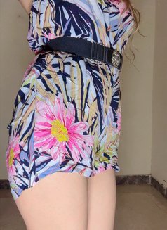 Sonal - escort in Noida Photo 2 of 8