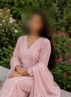 Sonali Cam & Meet Indep. Girl - puta in Hyderabad Photo 2 of 5