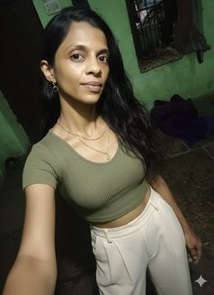 Sonali - puta in Mumbai Photo 9 of 9