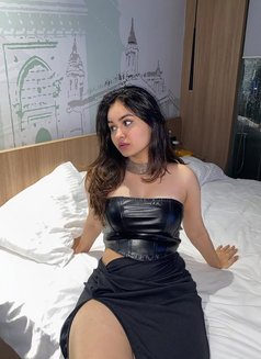 Sonali Gupta - puta in Mumbai Photo 1 of 2