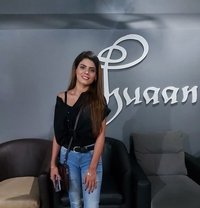 Sonali Indian Student - puta in Dubai Photo 1 of 5