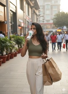 Sonali Ss - puta in Pune Photo 1 of 5