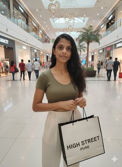 Sonali Ss - puta in Pune Photo 2 of 5