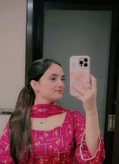Sonam - puta in Dubai Photo 2 of 2