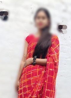 Sonam - escort in Lucknow Photo 1 of 3