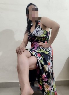 Sonam - escort in Mumbai Photo 1 of 8