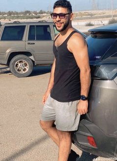 Sone - Male escort in İstanbul Photo 1 of 3