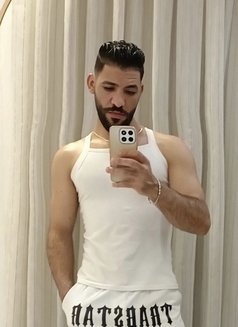 Sone - Male escort in İstanbul Photo 2 of 3