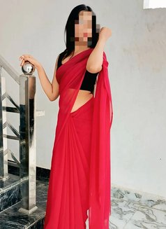 Soni cam and reel meet - escort in Hyderabad Photo 2 of 5