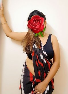 Soni for real meet and cam session - escort in Mumbai Photo 8 of 9