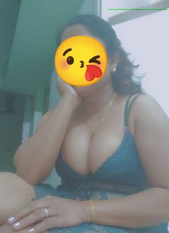 Soni for real meet and cam session - escort in Mumbai Photo 6 of 7