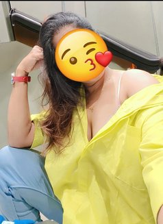 Soni for real meet and cam session - escort in Mumbai Photo 4 of 7