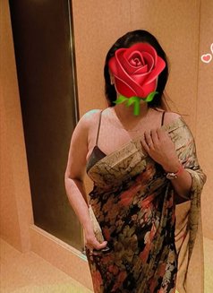 Soni for real meet and cam session - puta in Mumbai Photo 5 of 5