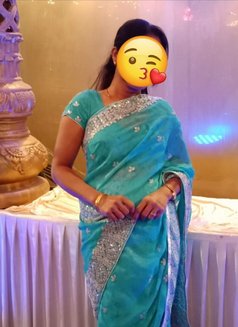 Soni for real meet and cam session - escort in Mumbai Photo 3 of 6