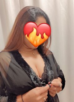 Soni for real meet and cam session - puta in Mumbai Photo 4 of 5