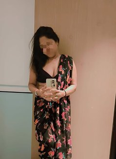 Soni for real meet and cam session - escort in Mumbai Photo 8 of 9