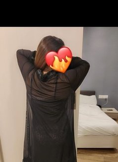 Soni for real meet and cam session - puta in Mumbai Photo 9 of 9