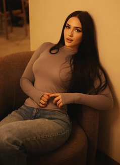 Sonia - escort in Dubai Photo 3 of 6