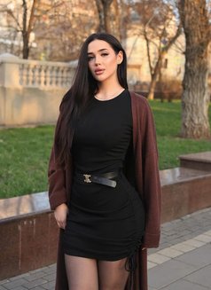 Sonia - escort in Dubai Photo 5 of 6